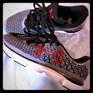 Youth running shoes